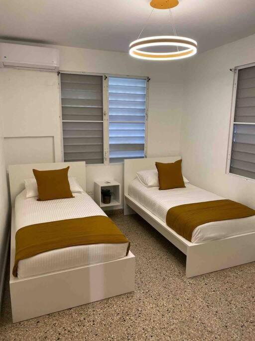 3 Bd By Airport El Yunque Walk To The Apartamento